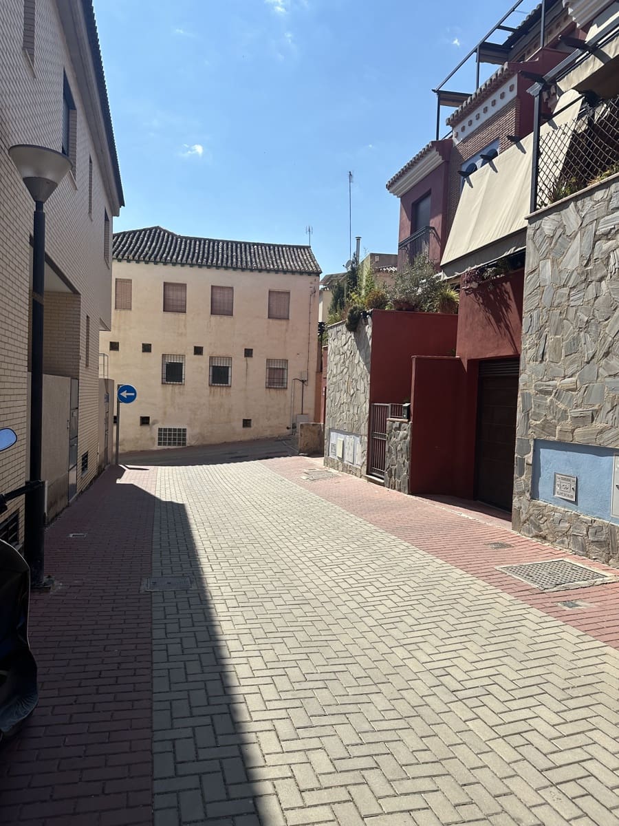 4 soveværelse Rækkehus til salg i Granada by med garage - € 485.000 (Ref: 9752629)