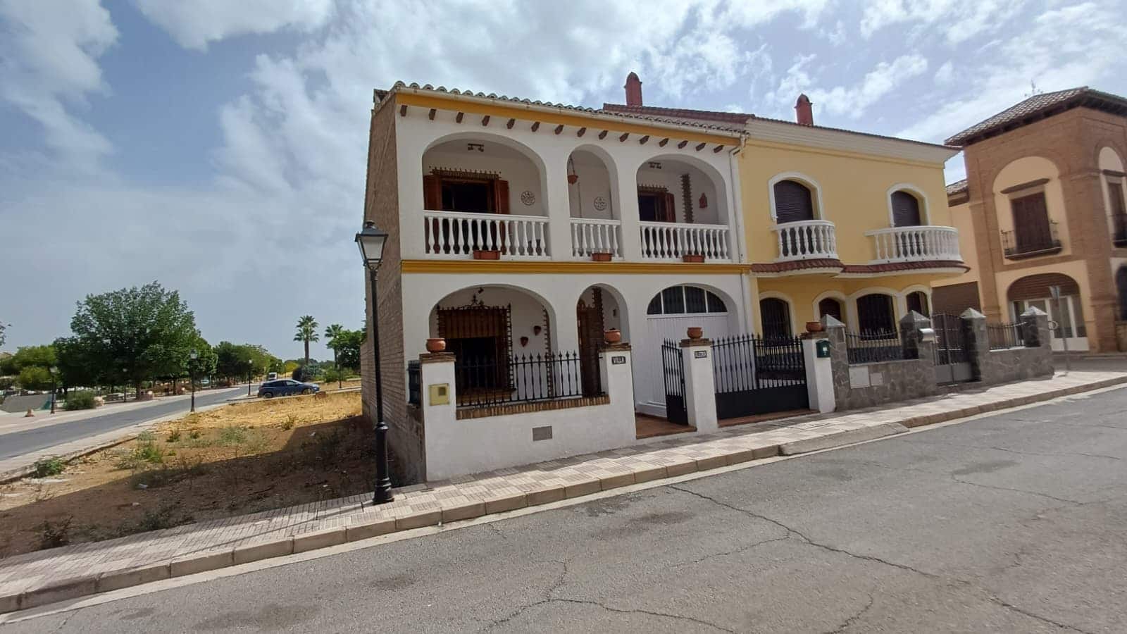 3 sypialnia Dom blizniak na sprzedaż w Archidona z basenem garażem - 239 950 € (Ref: 9227352)