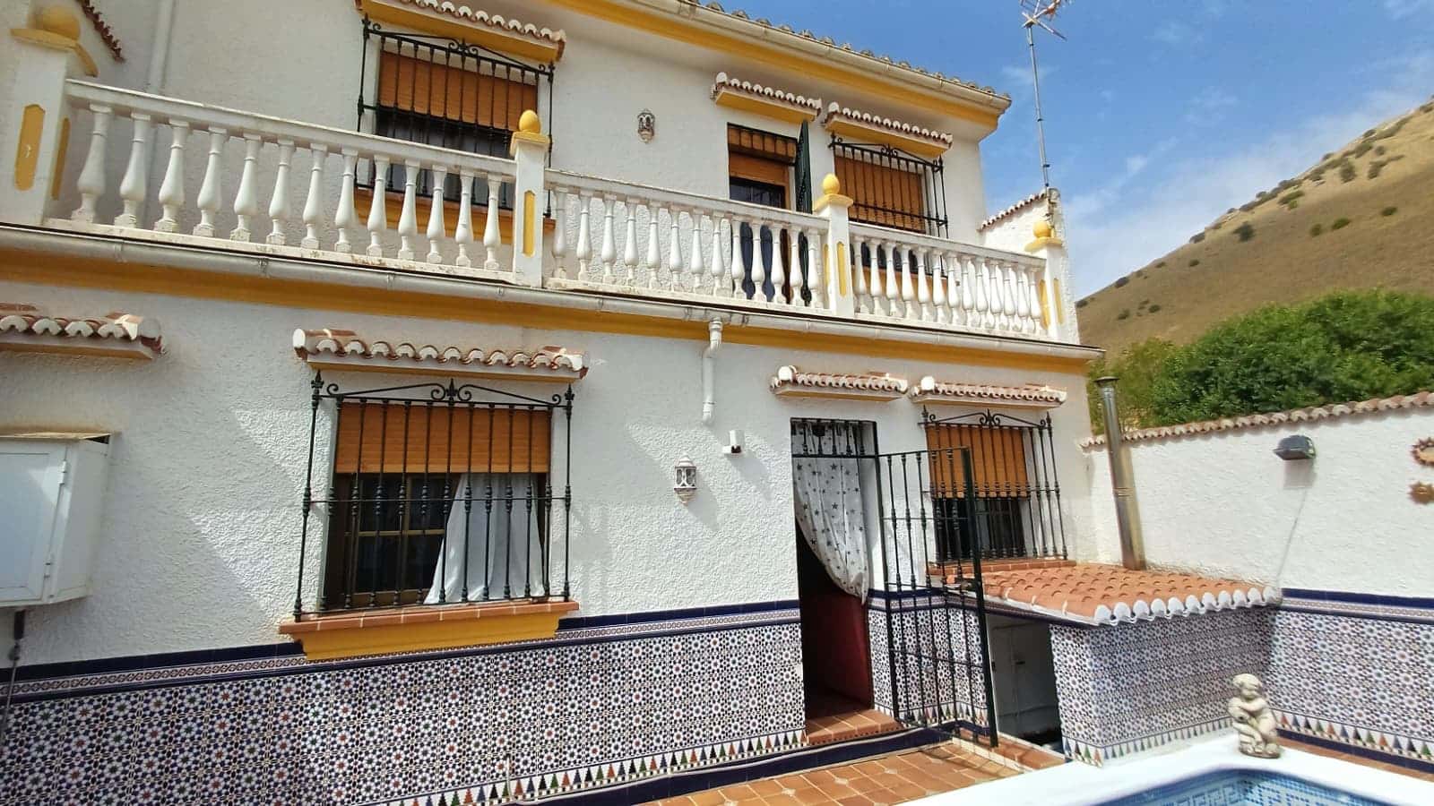 3 sypialnia Dom blizniak na sprzedaż w Archidona z basenem garażem - 239 950 € (Ref: 9227352)