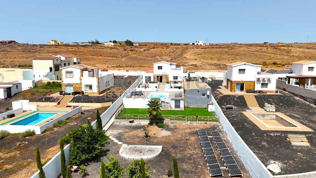 3 chambre Villa/Maison à vendre à Triquivijate avec piscine - 495 000 € (Ref: 10024994)