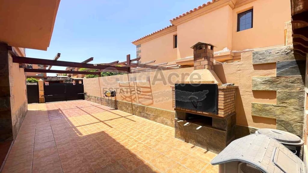 3 bedroom Villa for sale in Puerto del Rosario with garage - € 339,000 (Ref: 10026638)