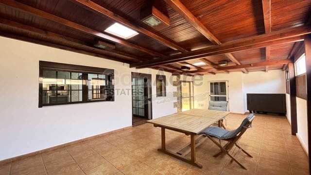 3 bedroom Villa for sale in Puerto del Rosario with garage - € 339,000 (Ref: 10026638)