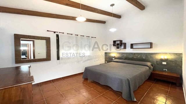 3 bedroom Villa for sale in Puerto del Rosario with garage - € 339,000 (Ref: 10026638)