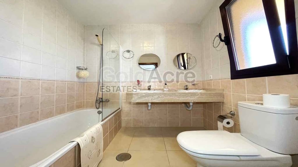 4 quarto Moradia para venda em Corralejo com piscina garagem - 395 000 € (Ref: 10026639)