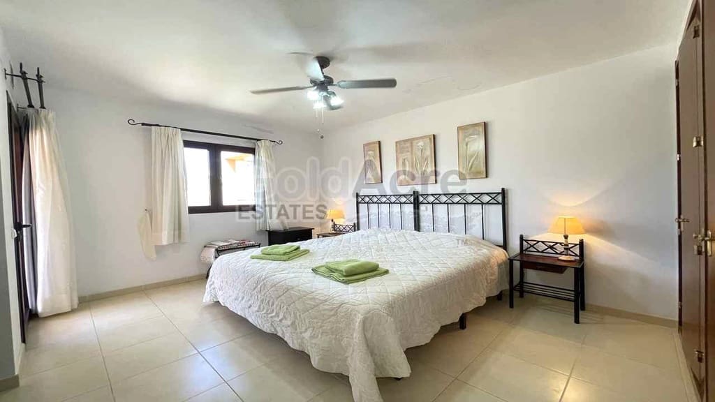 4 quarto Moradia para venda em Corralejo com piscina garagem - 395 000 € (Ref: 10026639)