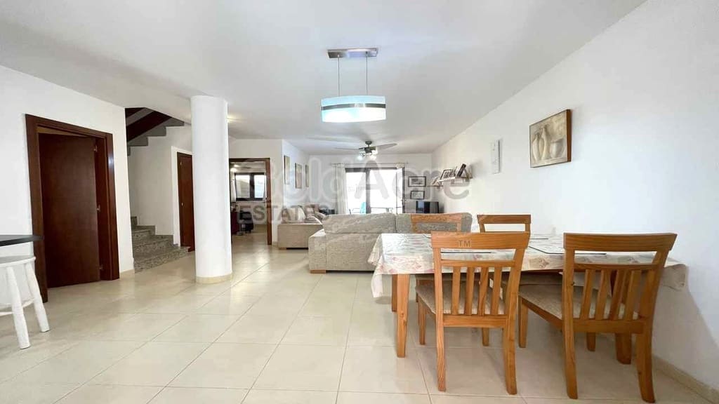 4 quarto Moradia para venda em Corralejo com piscina garagem - 395 000 € (Ref: 10026639)