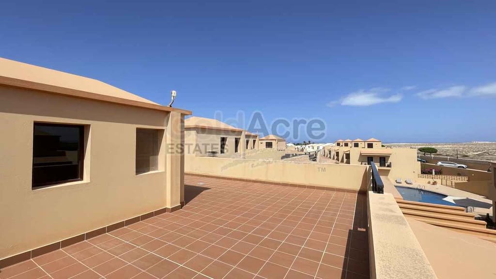 4 quarto Moradia para venda em Corralejo com piscina garagem - 395 000 € (Ref: 10026639)