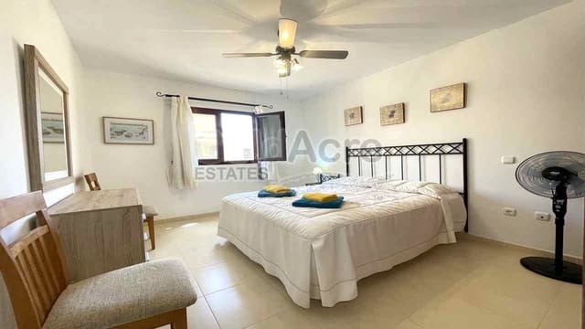 4 quarto Moradia para venda em Corralejo, La Oliva com piscina garagem - 395 000 € (Ref: 10026639)