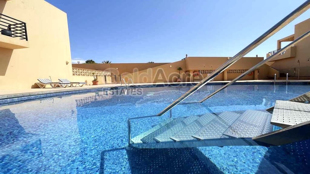 4 quarto Moradia para venda em Corralejo com piscina garagem - 395 000 € (Ref: 10026639)