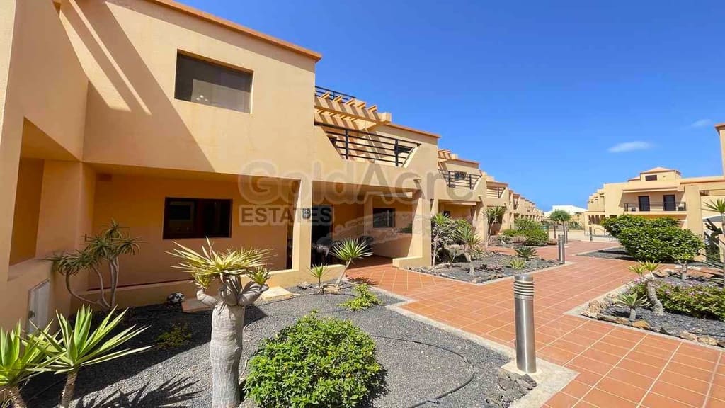 4 quarto Moradia para venda em Corralejo com piscina garagem - 395 000 € (Ref: 10026639)