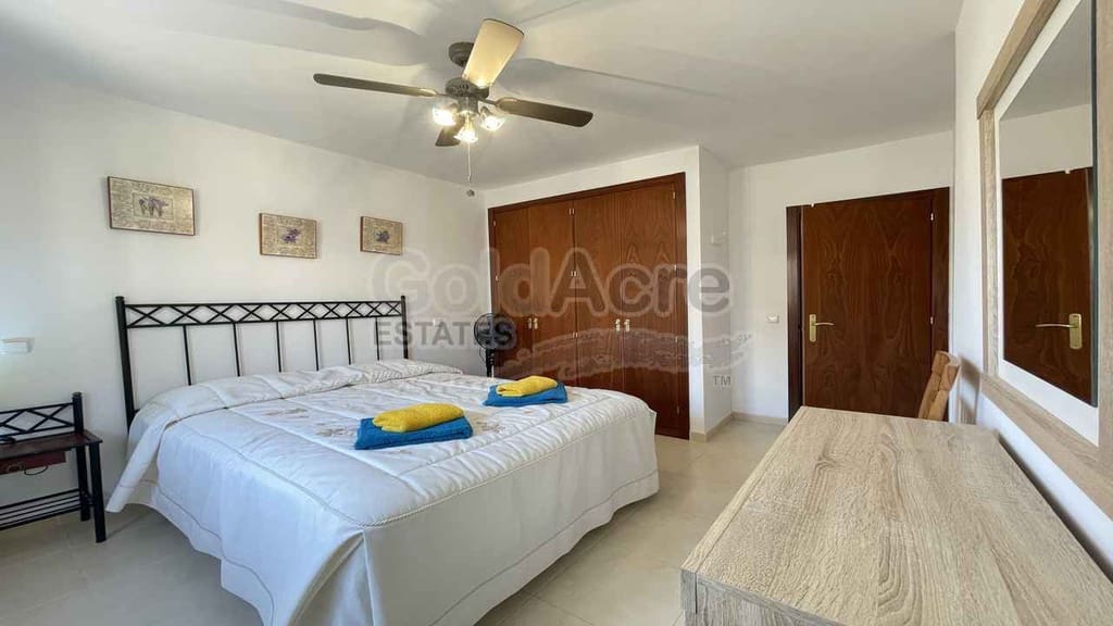 4 quarto Moradia para venda em Corralejo com piscina garagem - 395 000 € (Ref: 10026639)