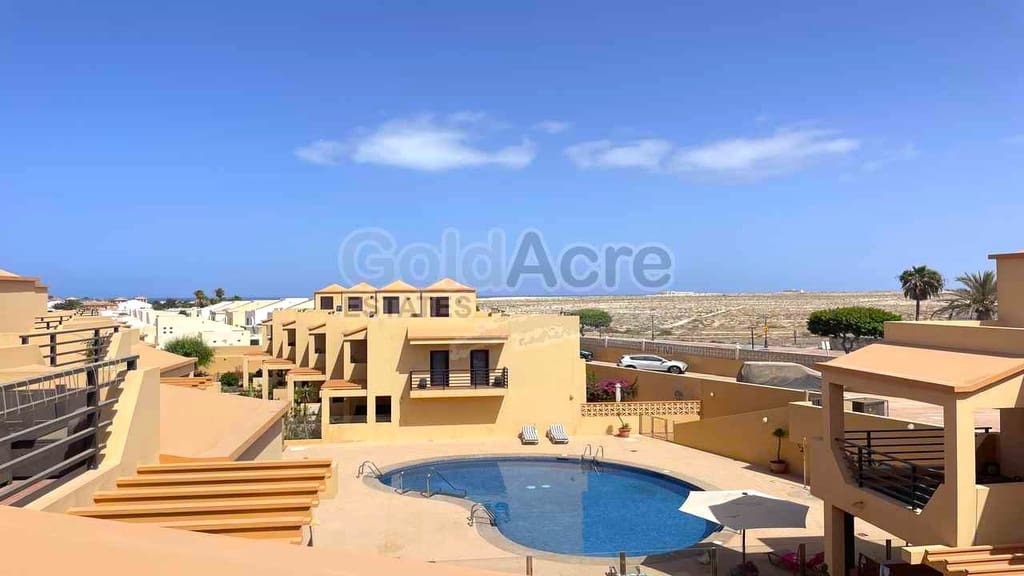 4 quarto Moradia para venda em Corralejo com piscina garagem - 395 000 € (Ref: 10026639)