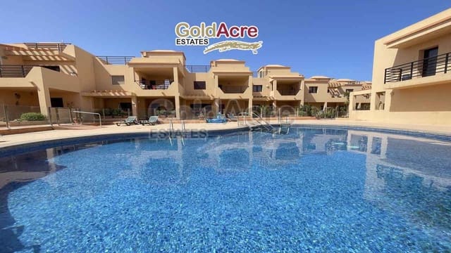 4 quarto Moradia para venda em Corralejo, La Oliva com piscina garagem - 395 000 € (Ref: 10026639)