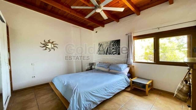 Chalet de 3 habitaciones en Lajares, La Oliva en venta con piscina garaje - 495.000 € (Ref: 10027674)