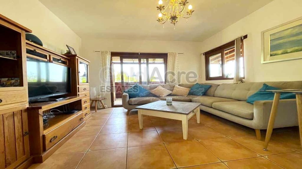 Chalet de 3 habitaciones en Lajares en venta con piscina garaje - 495.000 € (Ref: 10027674)