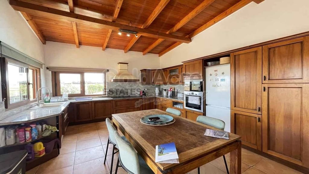 Chalet de 3 habitaciones en Lajares en venta con piscina garaje - 495.000 € (Ref: 10027674)