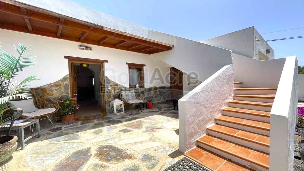 Chalet de 3 habitaciones en Lajares en venta con piscina garaje - 495.000 € (Ref: 10027674)