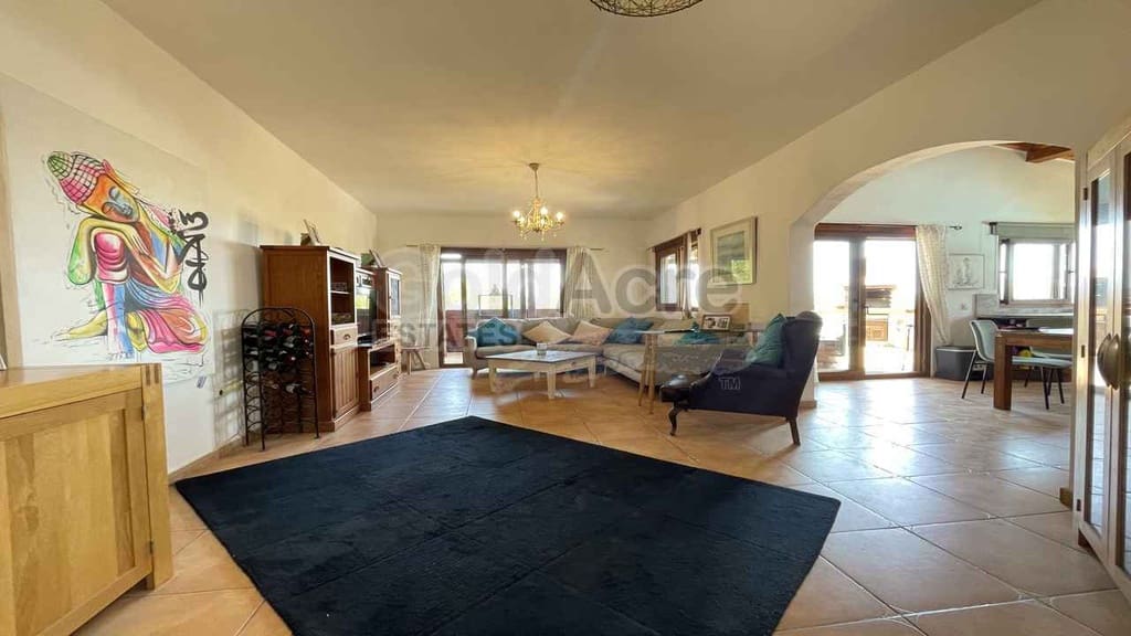 Chalet de 3 habitaciones en Lajares en venta con piscina garaje - 495.000 € (Ref: 10027674)