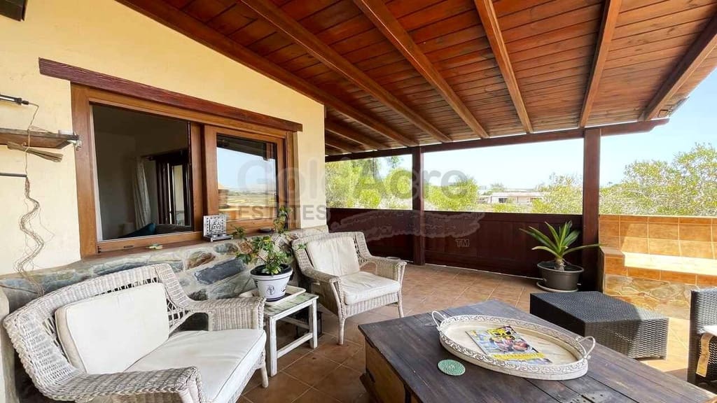 Chalet de 3 habitaciones en Lajares en venta con piscina garaje - 495.000 € (Ref: 10027674)