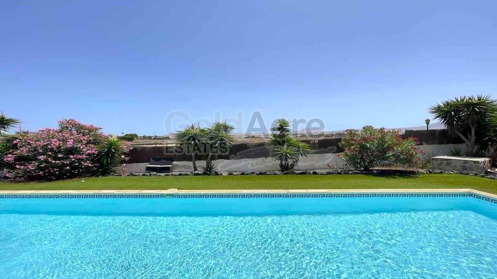 Chalet de 3 habitaciones en Lajares en venta con piscina garaje - 495.000 € (Ref: 10027674)