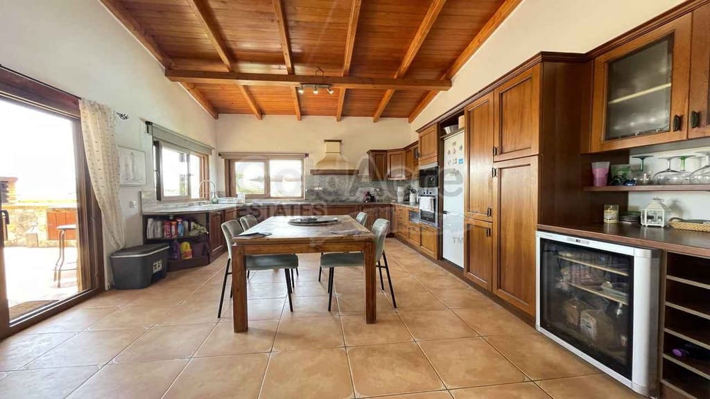 Chalet de 3 habitaciones en Lajares en venta con piscina garaje - 495.000 € (Ref: 10027674)
