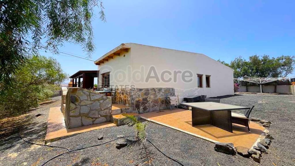 Chalet de 3 habitaciones en Lajares en venta con piscina garaje - 495.000 € (Ref: 10027674)