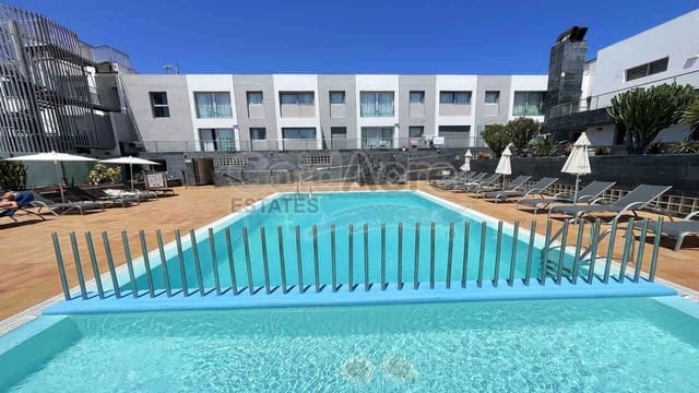 3 makuuhuone Huoneisto myytävänä paikassa Corralejo, La Oliva mukana uima-altaan 
autotalli - 1 100 000 € (Ref: 10029904)