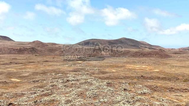 Grunde uden byggetilladelser til salg i Lajares, La Oliva - € 20.000 (Ref: 10033371)