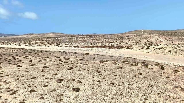 Grunde uden byggetilladelser til salg i Lajares, La Oliva - € 20.000 (Ref: 10033373)