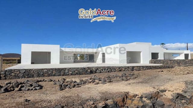 3 makuuhuone Huvila myytävänä paikassa Lajares, La Oliva mukana uima-altaan 
autotalli - 995 000 € (Ref: 10037788)