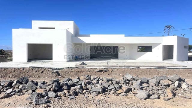 3 soverom Villa til salgs i Lajares, La Oliva med svømmebasseng garasje - € 1 095 000 (Ref: 10037789)