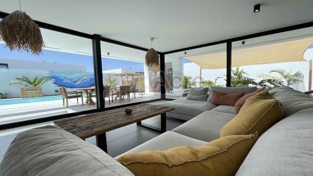 3 chambre Villa/Maison à vendre à Villaverde, La Oliva avec piscine garage - 649 000 € (Ref: 10048620)