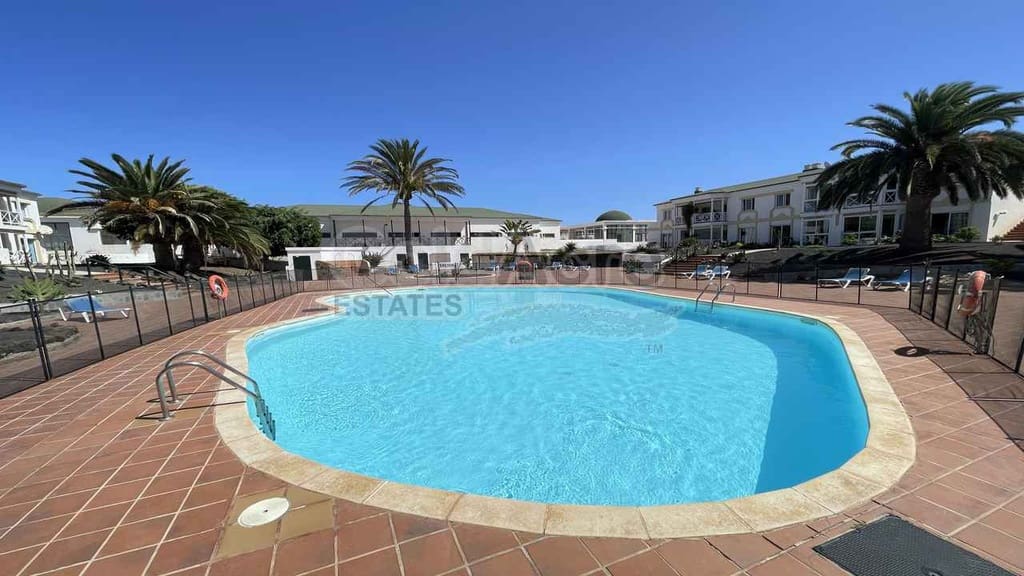 1 sovrum Lägenhet till salu i Corralejo med pool - 149 000 € (Ref: 10054516)