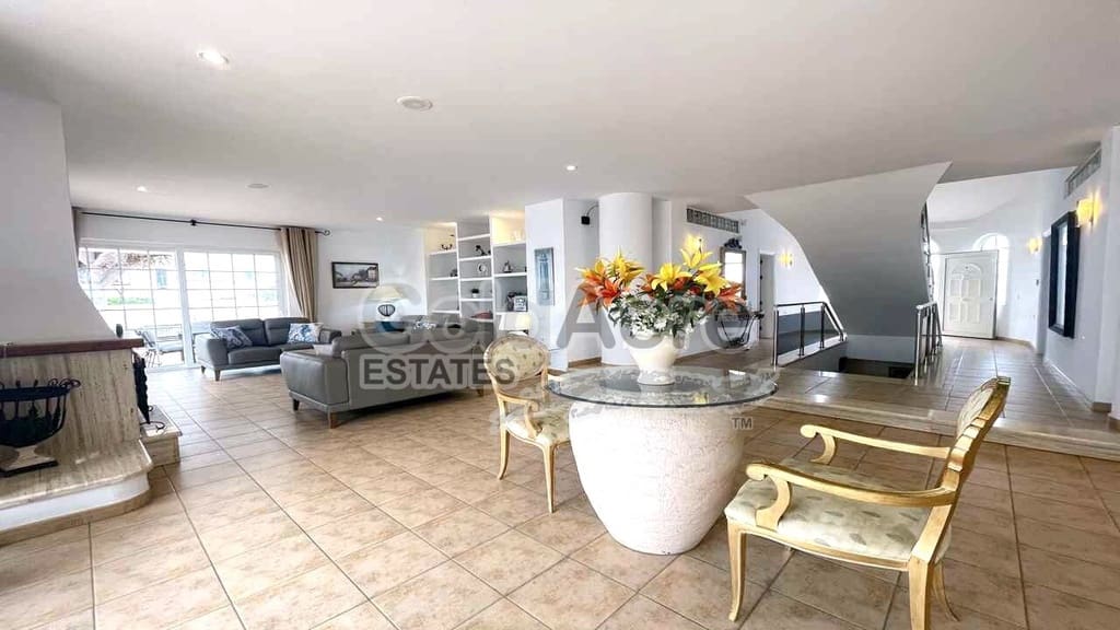 4 quarto Moradia para venda em Corralejo com piscina garagem - 1 390 000 € (Ref: 10094066)