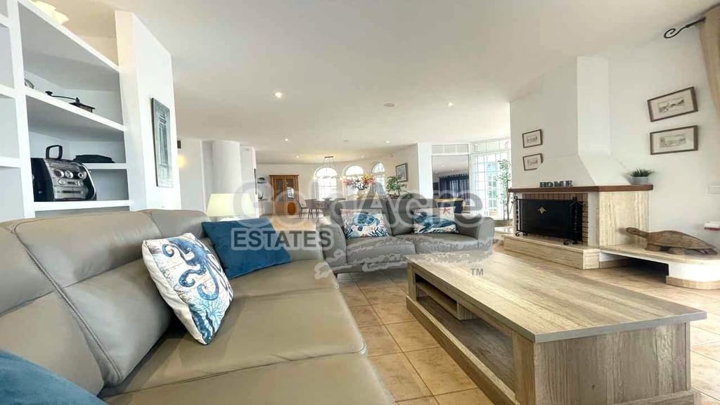 4 quarto Moradia para venda em Corralejo com piscina garagem - 1 390 000 € (Ref: 10094066)