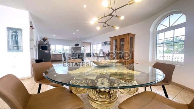 4 quarto Moradia para venda em Corralejo, La Oliva com piscina garagem - 1 390 000 € (Ref: 10094066)