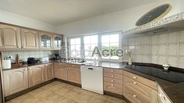 4 quarto Moradia para venda em Corralejo, La Oliva com piscina garagem - 1 390 000 € (Ref: 10094066)