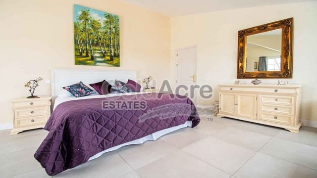 4 quarto Moradia para venda em Corralejo, La Oliva com piscina garagem - 1 390 000 € (Ref: 10094066)