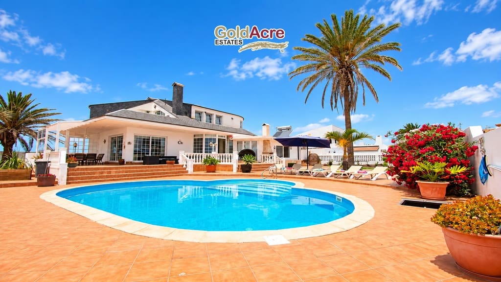 4 quarto Moradia para venda em Corralejo com piscina garagem - 1 390 000 € (Ref: 10094066)
