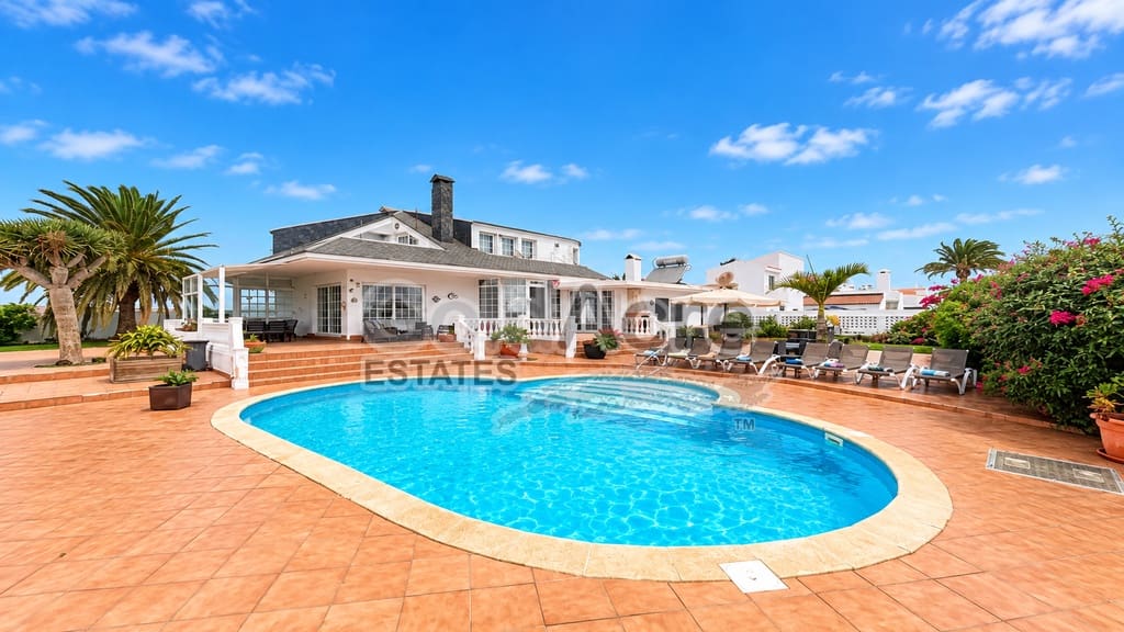 4 quarto Moradia para venda em Corralejo com piscina garagem - 1 390 000 € (Ref: 10094066)