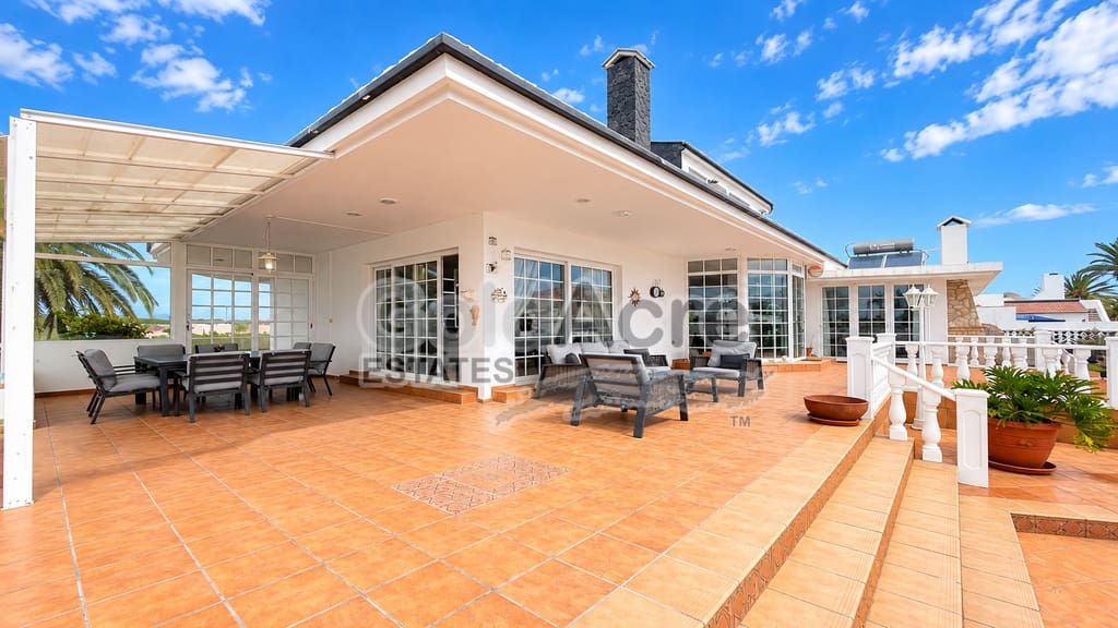 4 quarto Moradia para venda em Corralejo com piscina garagem - 1 390 000 € (Ref: 10094066)