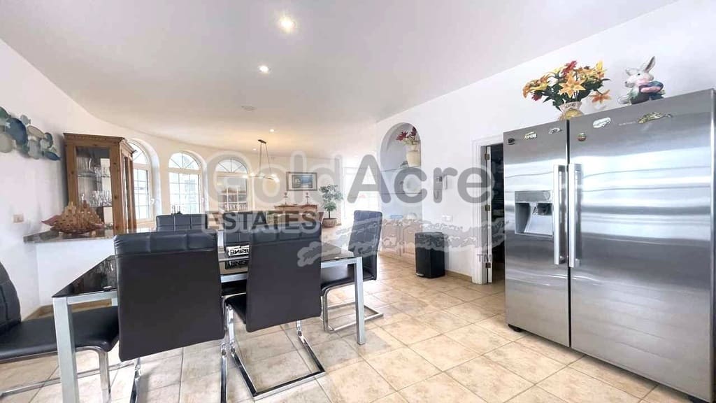 4 quarto Moradia para venda em Corralejo com piscina garagem - 1 390 000 € (Ref: 10094066)