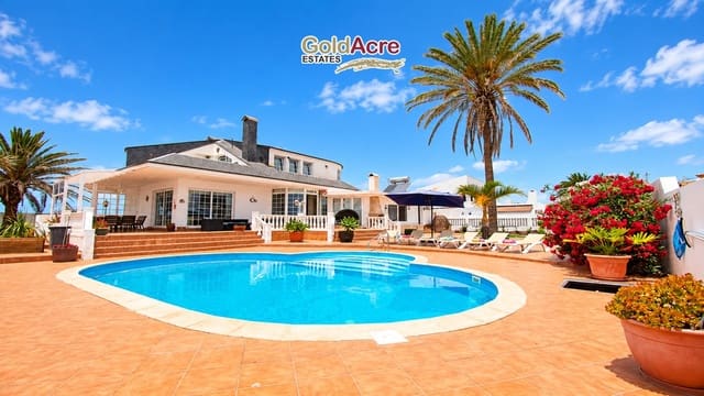 4 slaapkamer Villa te koop in Corralejo, La Oliva met zwembad garage - € 1.390.000 (Ref: 10094066)