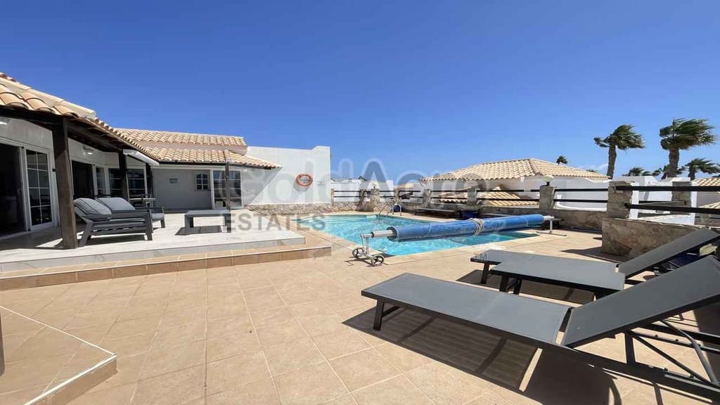 3 chambre Villa/Maison à vendre à Caleta de Fuste avec piscine garage - 475 000 € (Ref: 10097434)