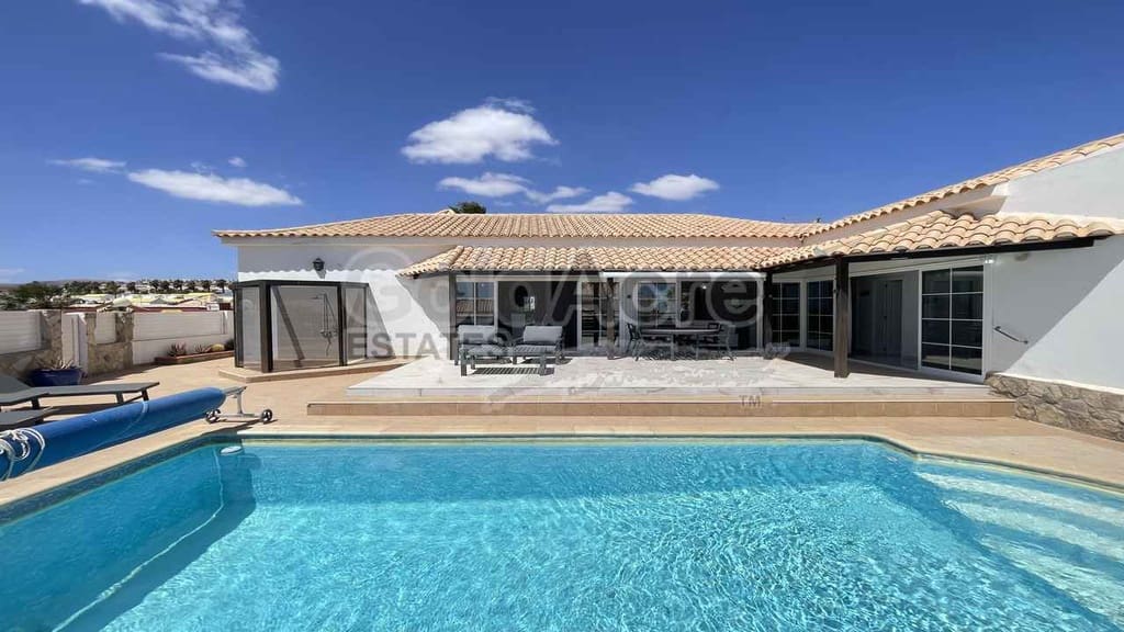 3 chambre Villa/Maison à vendre à Caleta de Fuste avec piscine garage - 475 000 € (Ref: 10097434)