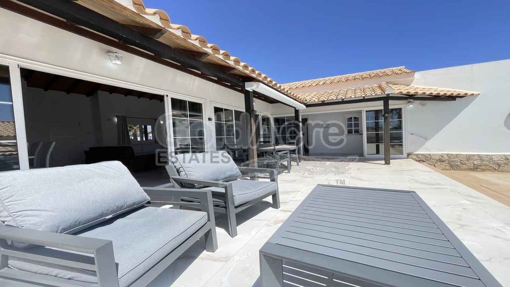 3 chambre Villa/Maison à vendre à Caleta de Fuste avec piscine garage - 475 000 € (Ref: 10097434)