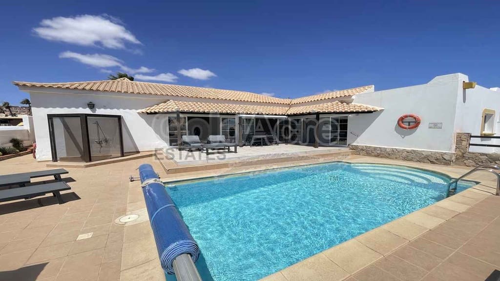 3 chambre Villa/Maison à vendre à Caleta de Fuste avec piscine garage - 475 000 € (Ref: 10097434)