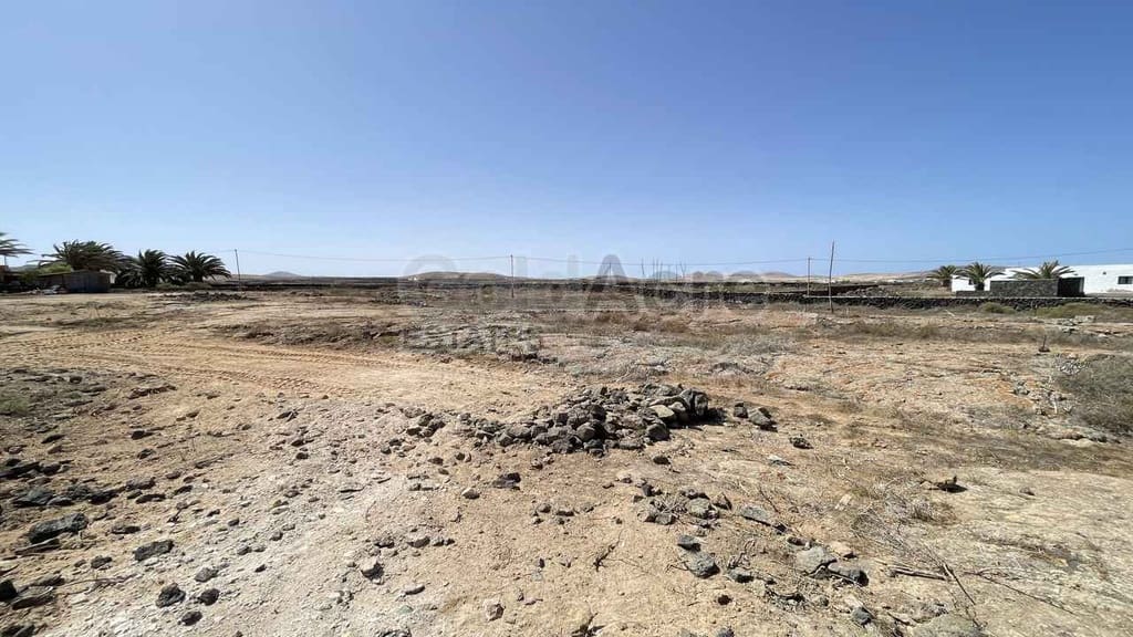 Ubebygd land til salgs i Lajares - € 170 000 (Ref: 10110429)
