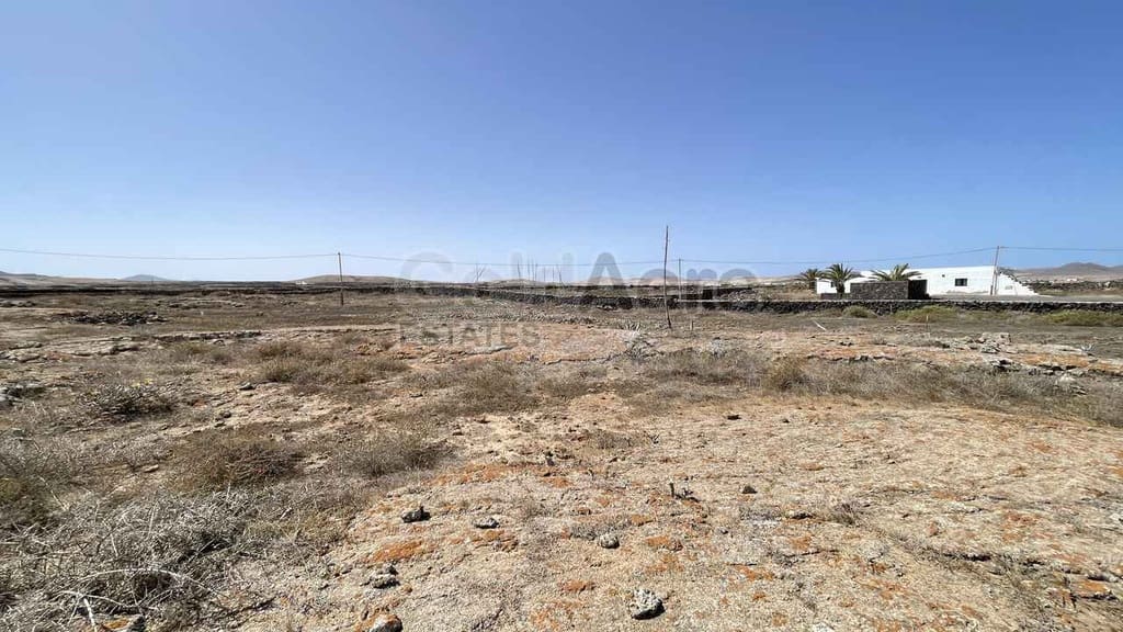 Ubebygd land til salgs i Lajares - € 170 000 (Ref: 10110429)