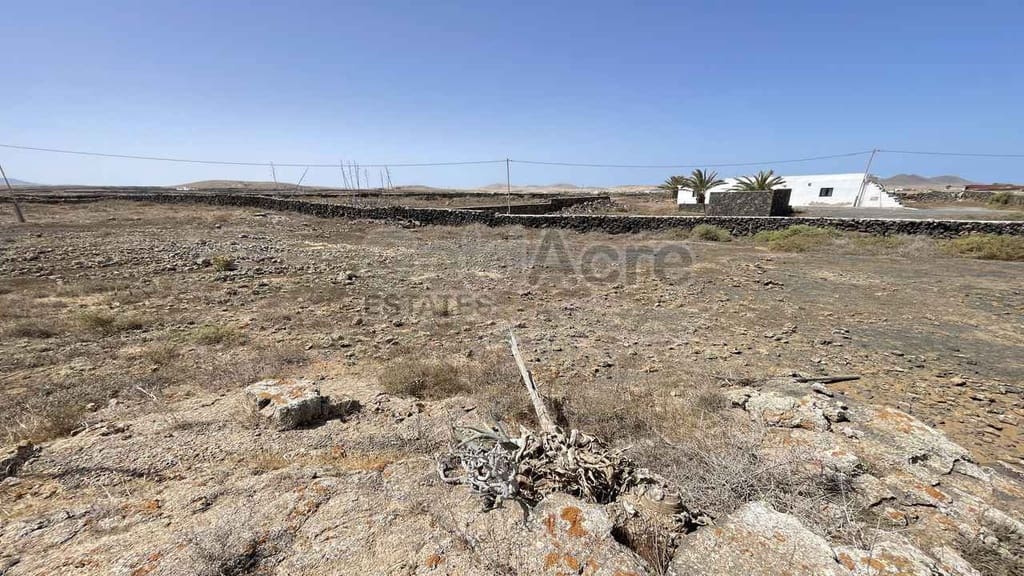 Ubebygd land til salgs i Lajares - € 170 000 (Ref: 10110429)